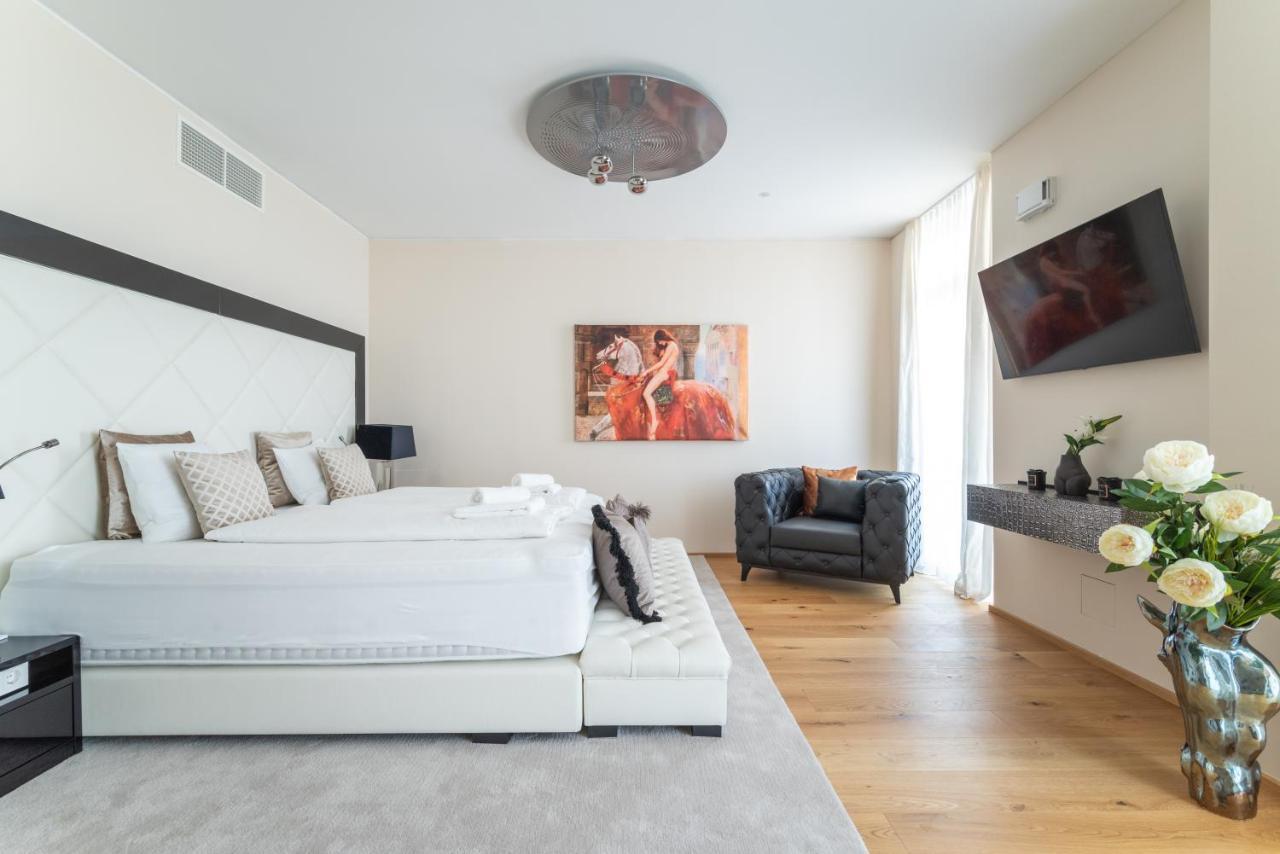 Exclusive 2Br Skyline Penthouse By Hm Apartman Bécs Kültér fotó